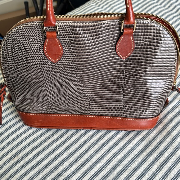 Dooney and Bourke lizard embossed zip zip satchel - Picture 4 of 5